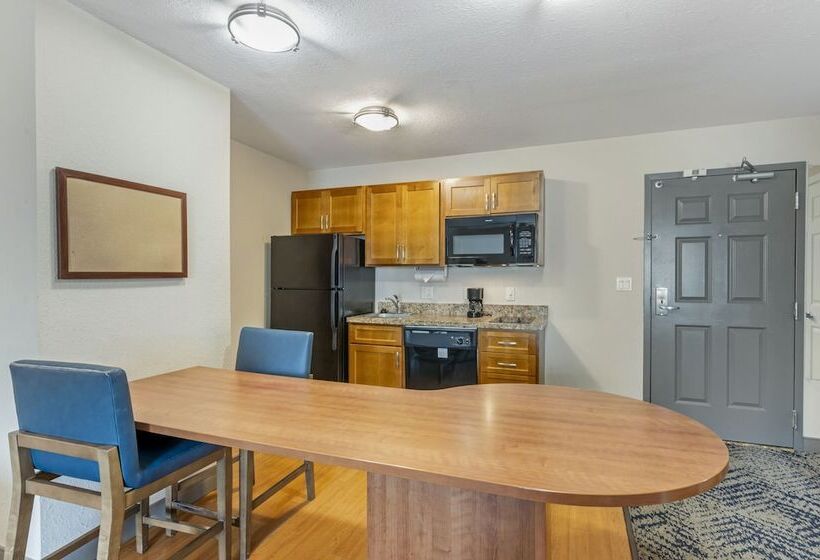 סוויטה, Candlewood Suites Indianapolis East, An Ihg