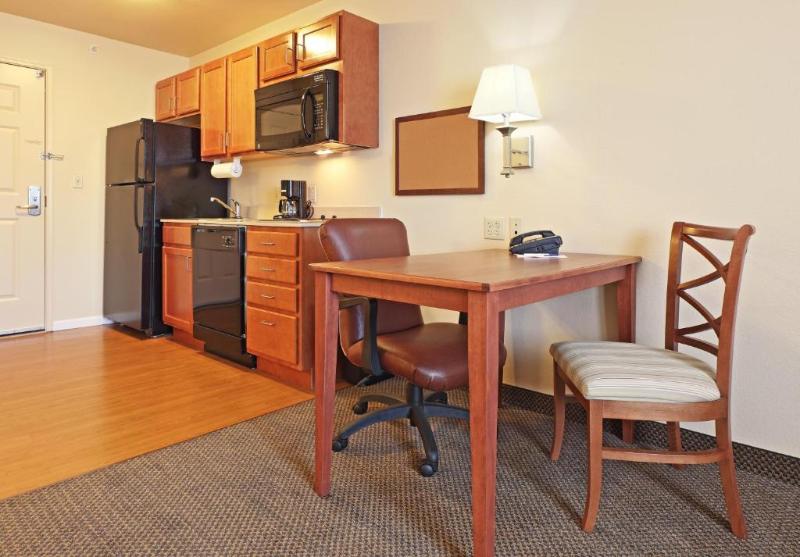 Люкс Кровать Кинг, Candlewood Suites Fayetteville, An Ihg