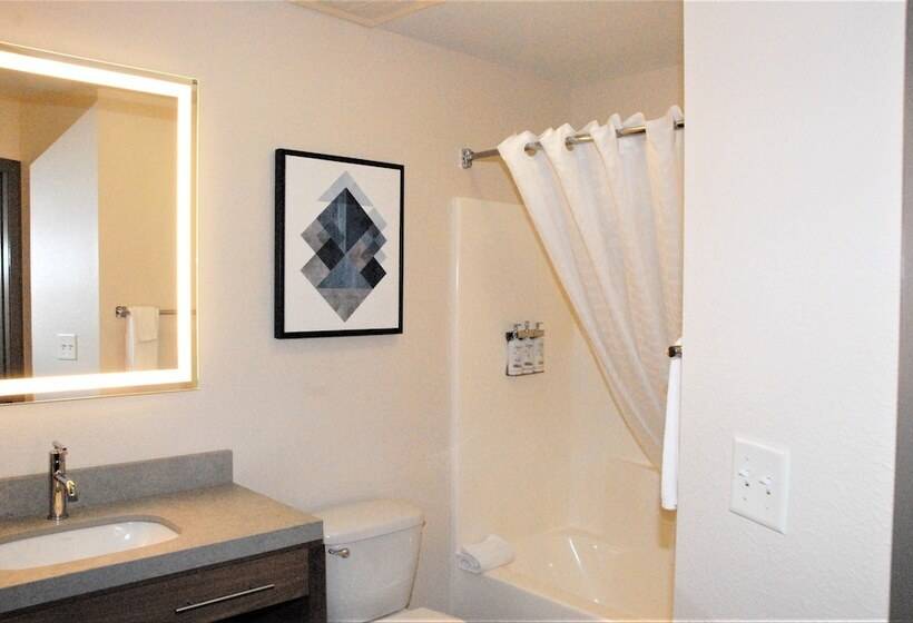 מיטת קינג בסוויטה, Candlewood Suites Tallahassee, An Ihg