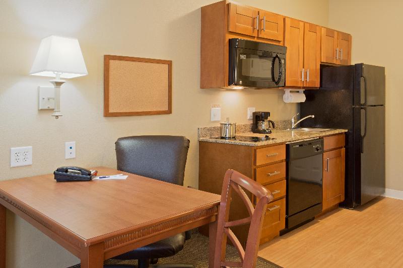 キングサイズベッドのスイートルーム, Candlewood Suites Tallahassee, An Ihg