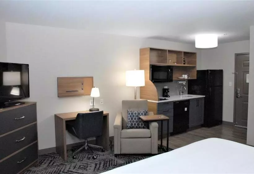 キングサイズベッドのスイートルーム, Candlewood Suites Tallahassee, An Ihg