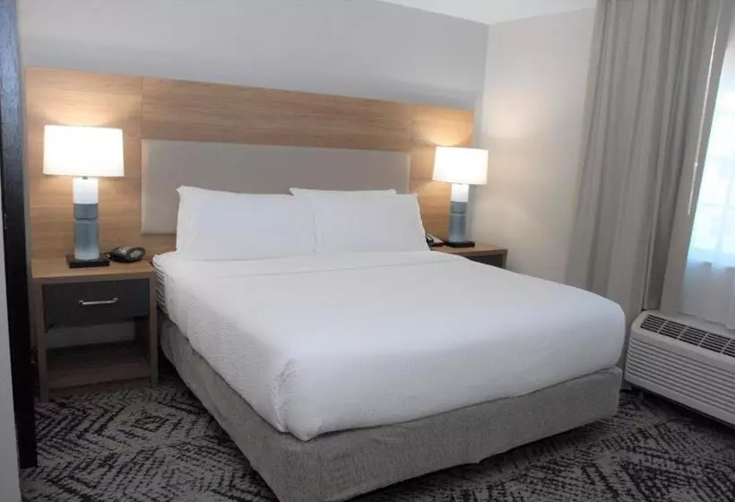 キングサイズベッドのスイートルーム, Candlewood Suites Tallahassee, An Ihg