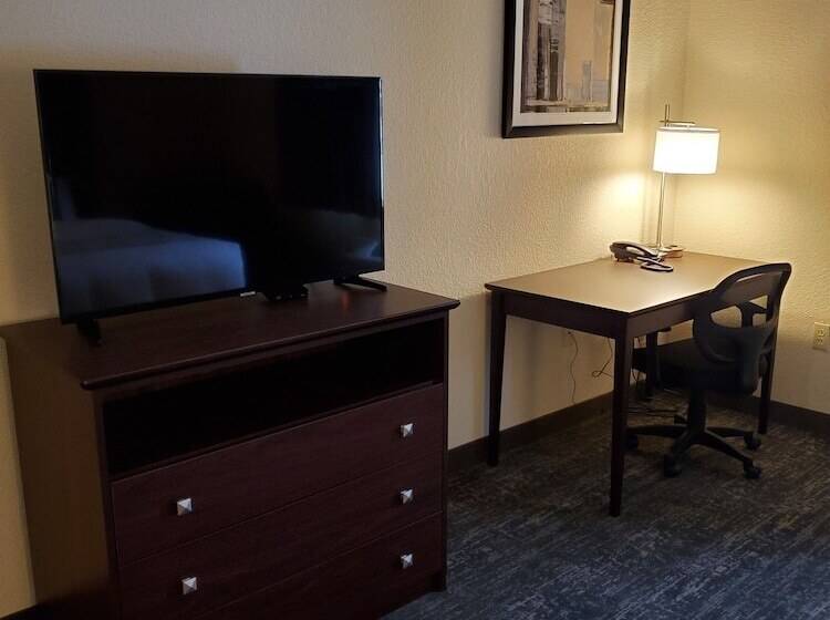 Номер Стандарт 2 Двуспальные Кровати, Cobblestone Suites Oshkosh