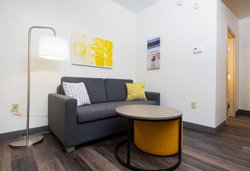 سوییت, Comfort Suites Oil Center