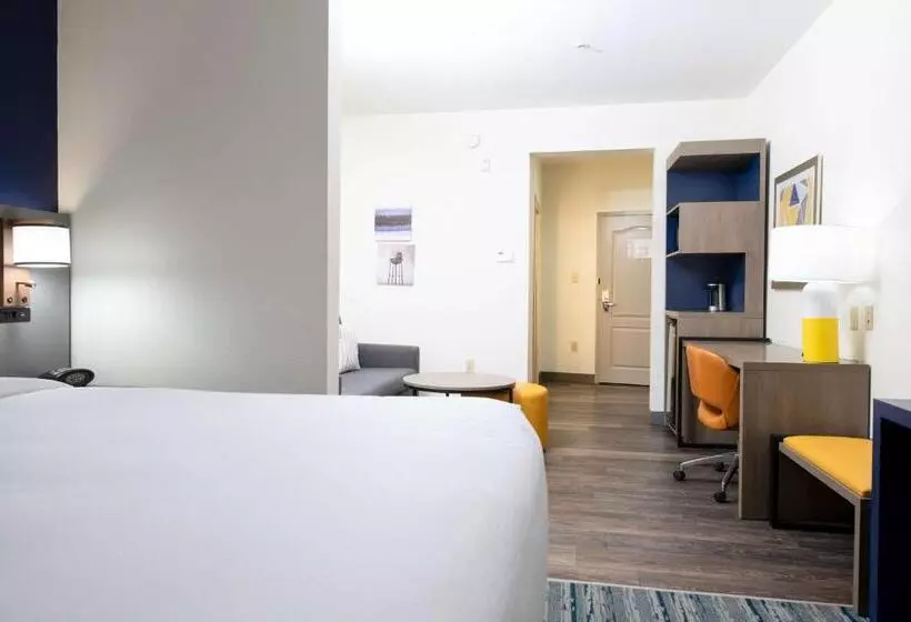 キングサイズベッドのスイートルーム, Comfort Suites Oil Center