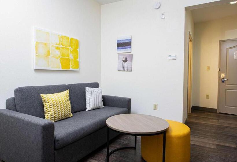 장애인을 위한 킹사이즈 침대 스탠다드 룸, Comfort Suites Oil Center