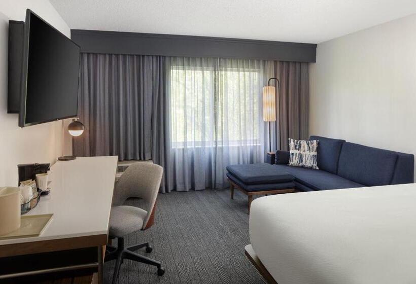 장애인을 위한 킹사이즈 침대 스탠다드 룸, Courtyard Edison Woodbridge