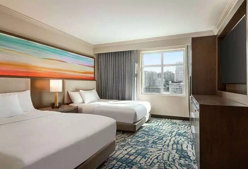 سوییت, Embassy Suites Houston Downtown