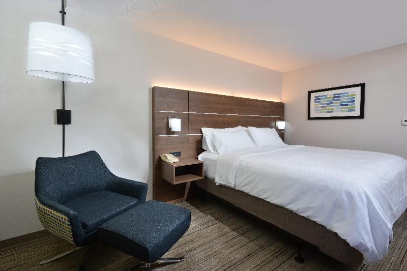 Номер Стандарт Кровать Кинг Адаптированный для Инвалидов, Holiday Inn Express Raleigh Durham Airport, An Ihg