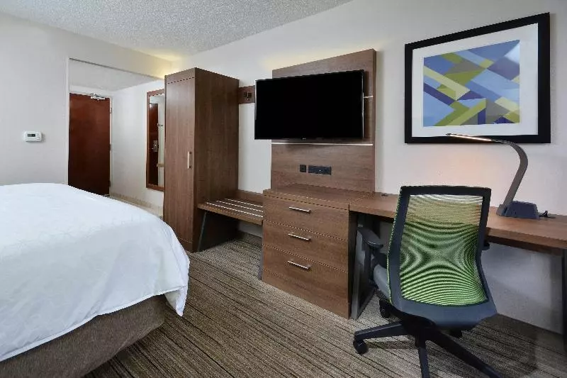 身障者適用キングサイズベッドルーム, Holiday Inn Express Raleigh Durham Airport, An Ihg