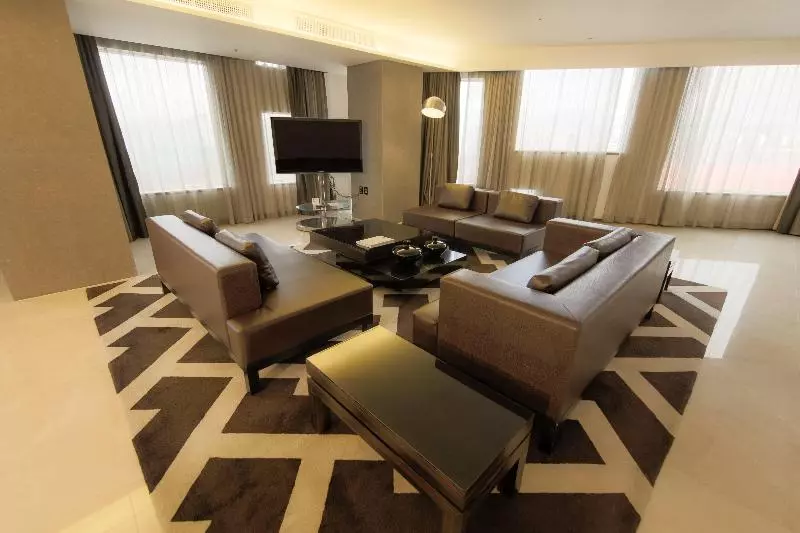 キングサイズベッドのスイートルーム, Holiday Inn Gwangju, An Ihg