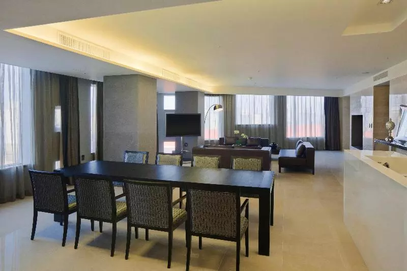 キングサイズベッドのスイートルーム, Holiday Inn Gwangju, An Ihg