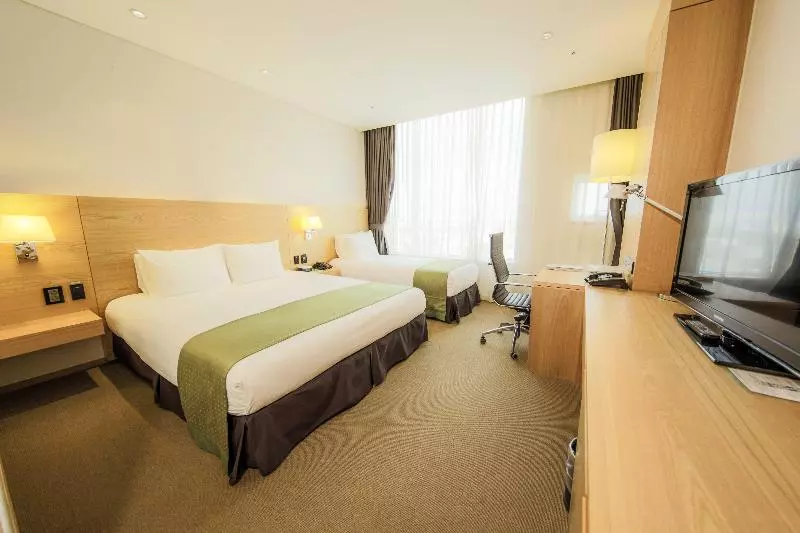身障者適用キングサイズベッドルーム, Holiday Inn Gwangju, An Ihg