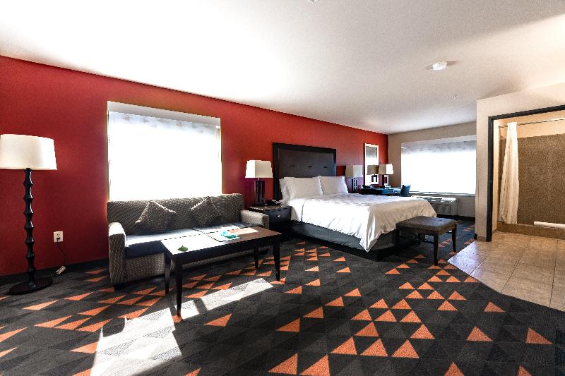 스위트 킹사이즈 침대, Holiday Inn Oceanside Marina Camp Pendleton, An Ihg