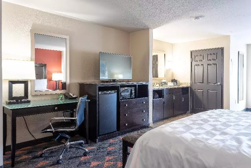 اتاق لوکس, Holiday Inn Oceanside Marina Camp Pendleton, An Ihg