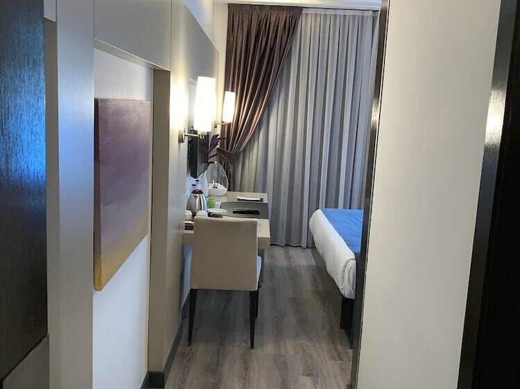 غرفة بيزنس, My