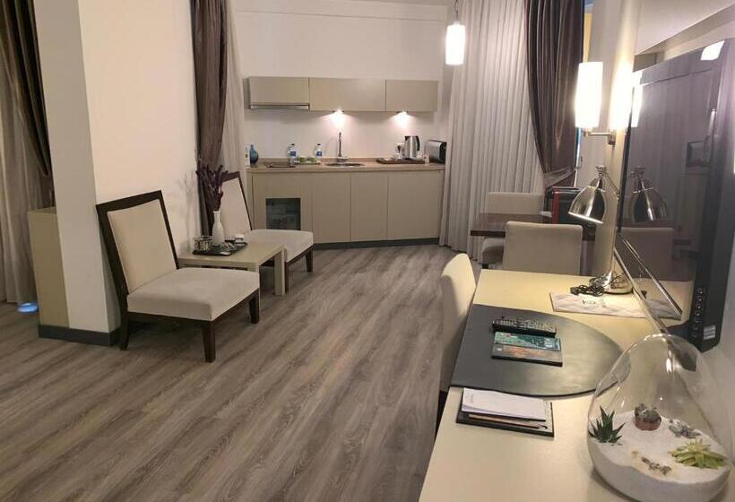 جناح جونيور, My