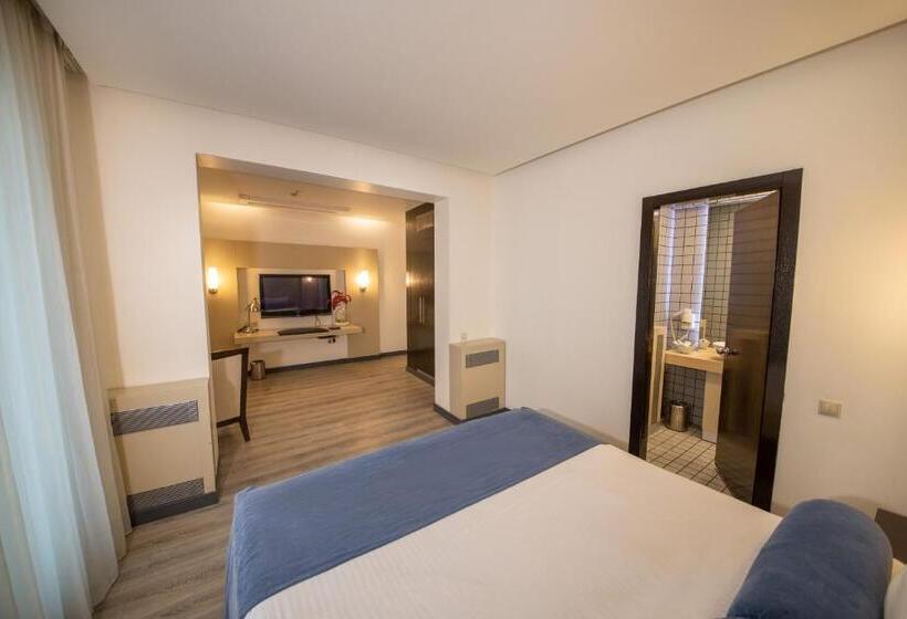 جناح جونيور, My