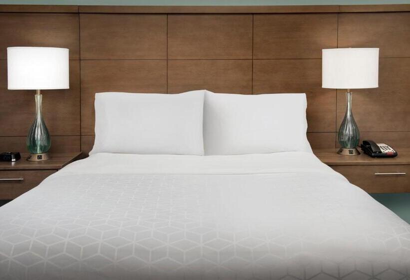 מיטת קינג בסוויטה, Staybridge Suites Greenville I 85 Woodruff Road, An Ihg