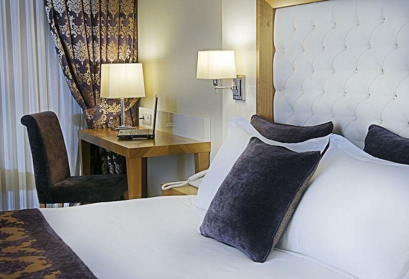 标准三人间, Tugcu Hotel Select