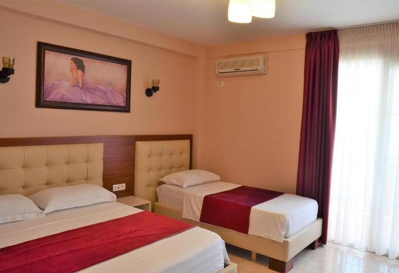 غرفة قياسية مطلّة علي البحر, Virginia