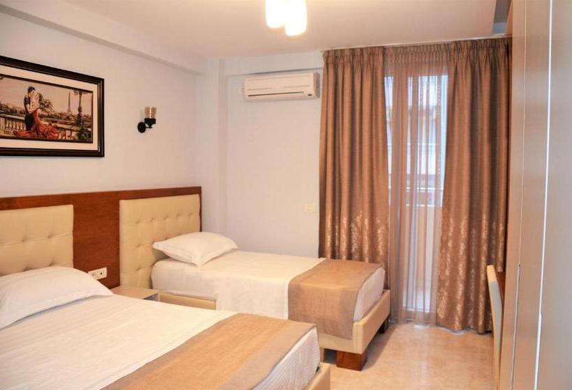 غرفة قياسية ثلاثية, Virginia