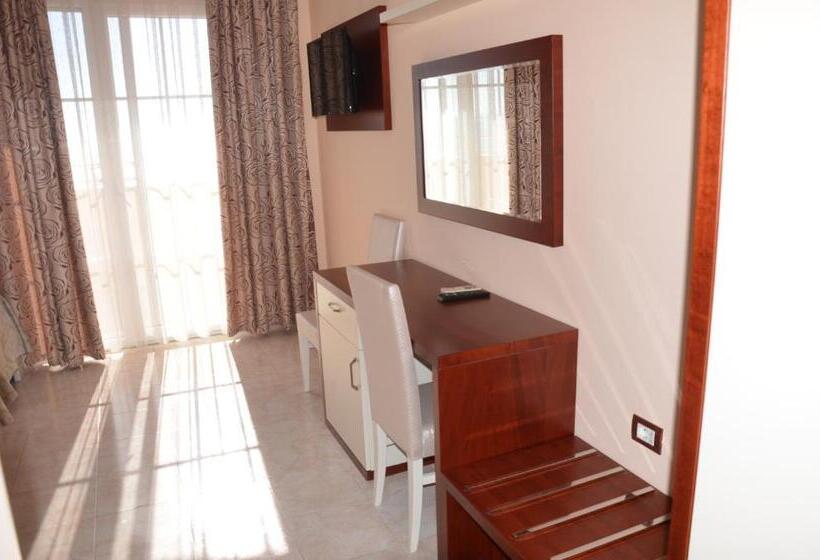 غرفة قياسية ثلاثية, Virginia