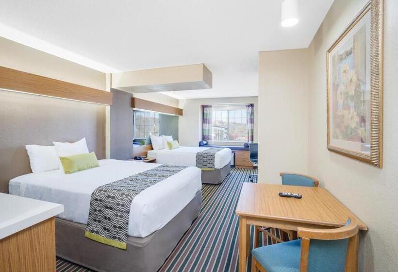 带四张床的标准工作室, Microtel Inn & Suites By Wyndham Pigeon Forge