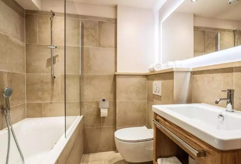 Pokój Standard Trzyosobowy, Stadthotel Eggerbräu