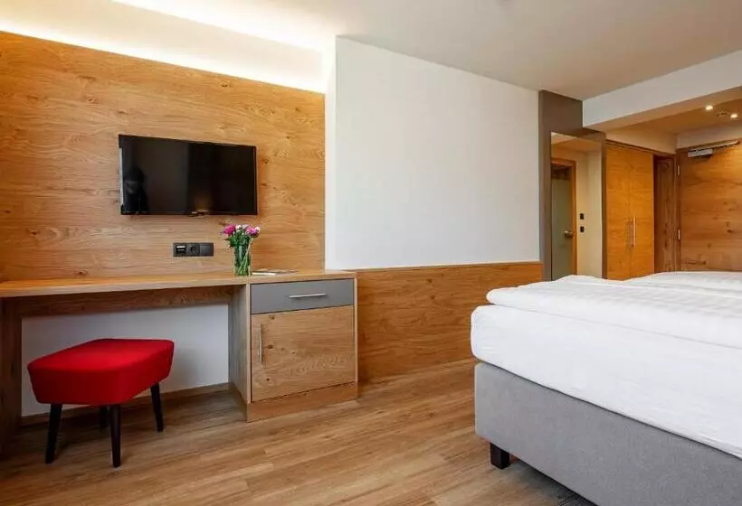 Pokój Standard Trzyosobowy, Stadthotel Eggerbräu