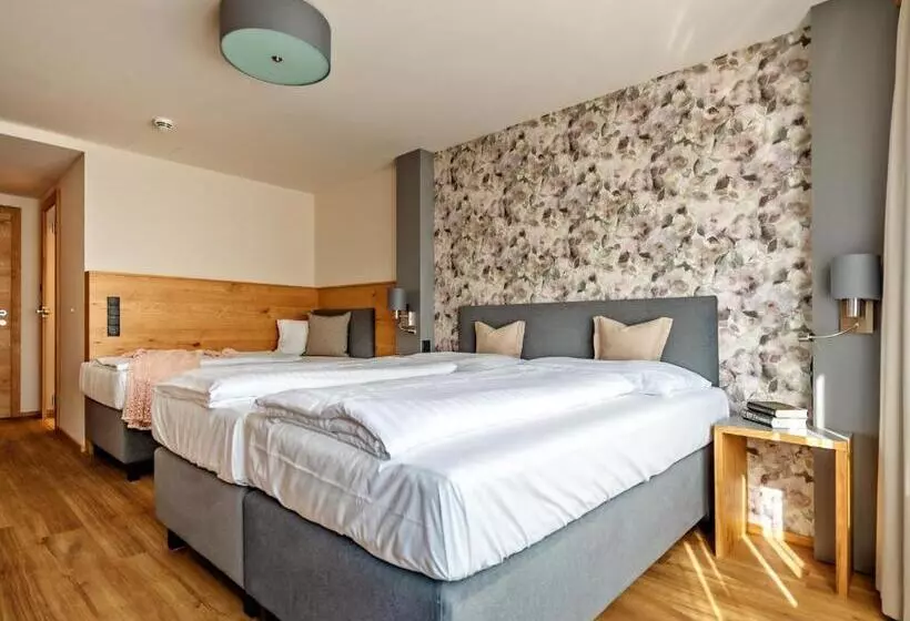 Pokój Standard Trzyosobowy, Stadthotel Eggerbräu