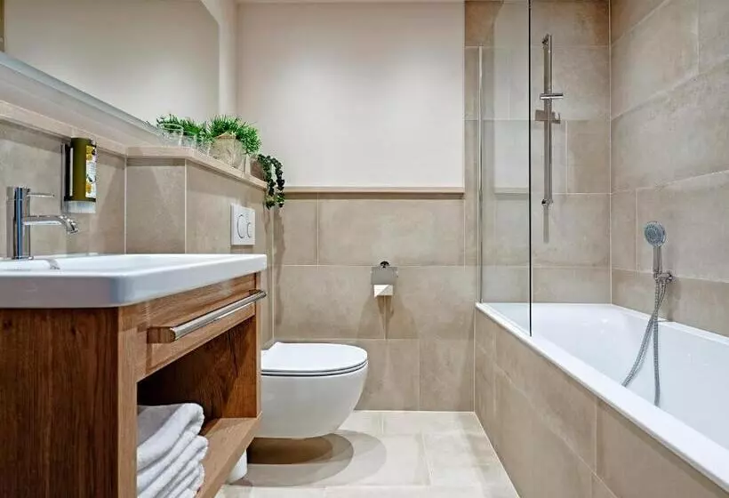 Pokój Standard Trzyosobowy, Stadthotel Eggerbräu