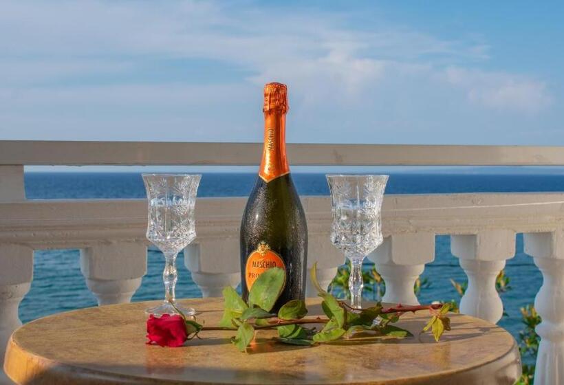 Family flat with sea view, Agoulos Beach
