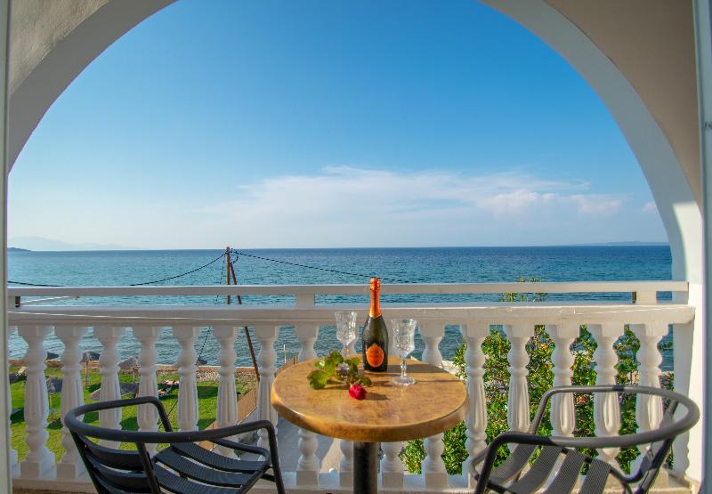 اتاق استاندارد با چشم‌انداز دریا, Agoulos Beach