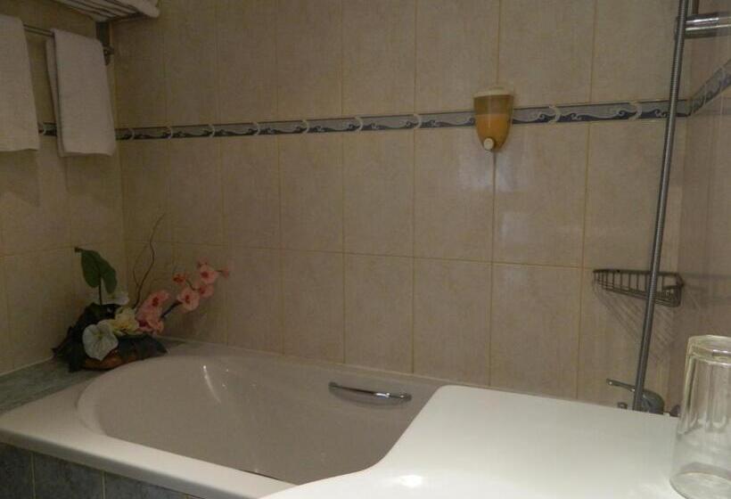 חדר סטנדרט, M. Moniatis