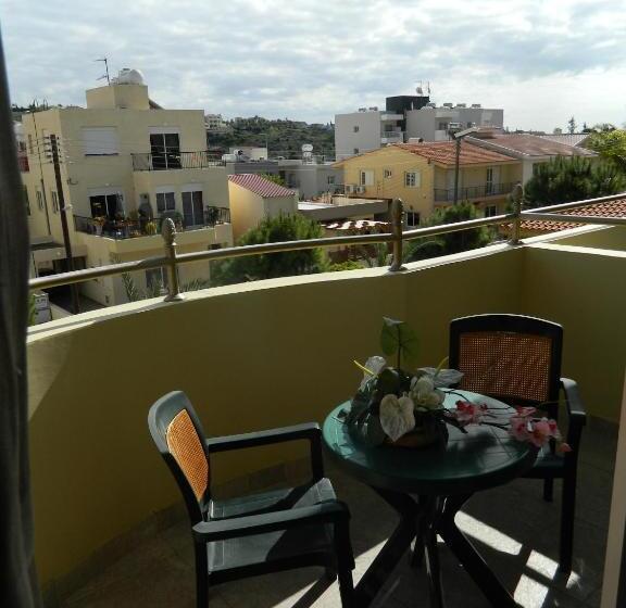 חדר סטנדרט, M. Moniatis