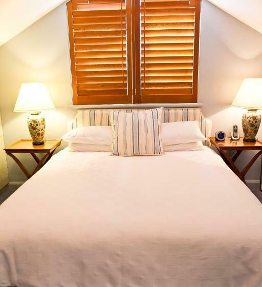 Люкс, The Beach House At Bayside