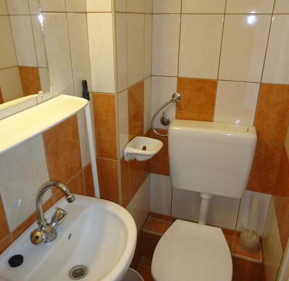 ファミリールーム, Touring