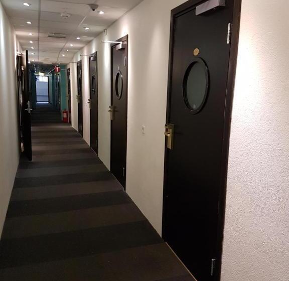 غرفة قياسية حمام مشترك, Vandrarhem Uppsala Centralstation