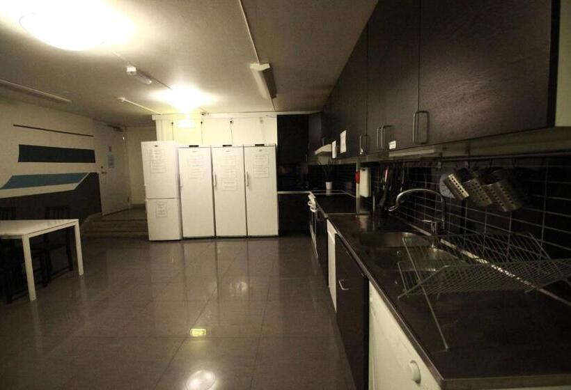 غرفة قياسية ثلاثية حمام مشترك, Vandrarhem Uppsala Centralstation