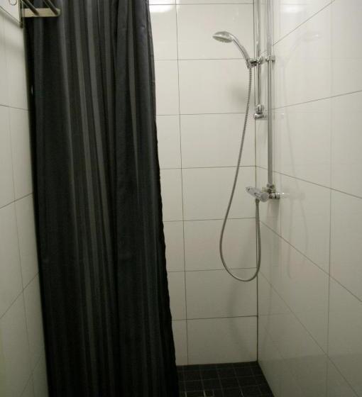 غرفة قياسية حمام مشترك, Vandrarhem Uppsala Centralstation