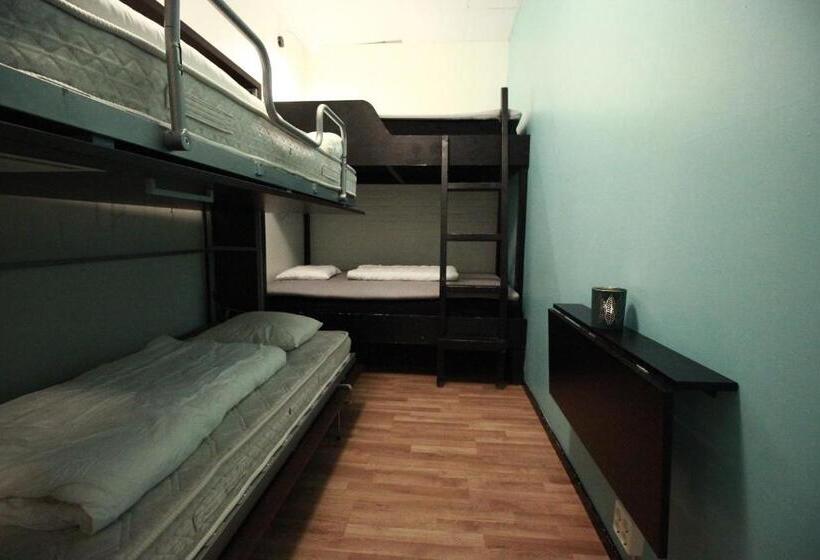 غرفة قياسية رباعية حمام مشترك, Vandrarhem Uppsala Centralstation