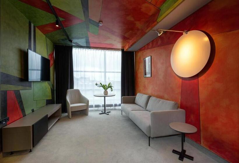 سوئیت کلاسیک, Art Hotel Pallas By Tartuhotels