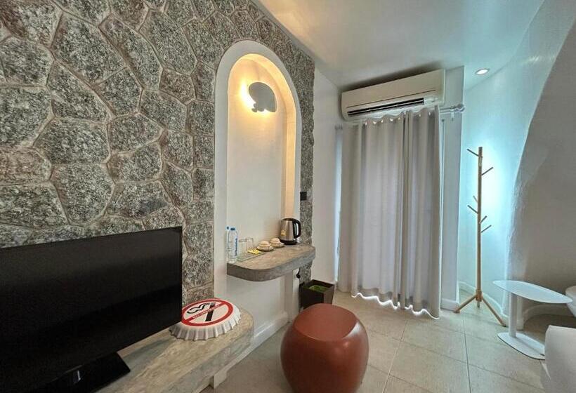 استودیوی استاندارد, Benyada Lodge Surin Beach