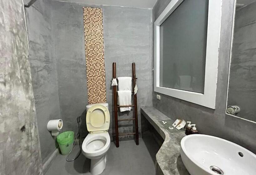 استودیوی استاندارد, Benyada Lodge Surin Beach