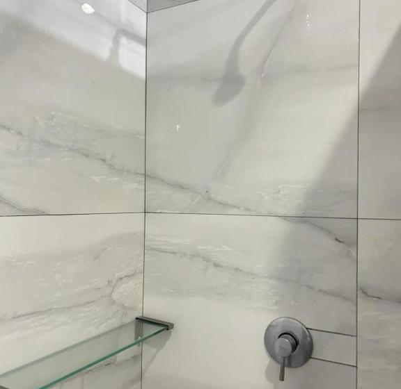 استودیوی استاندارد, Benyada Lodge Surin Beach