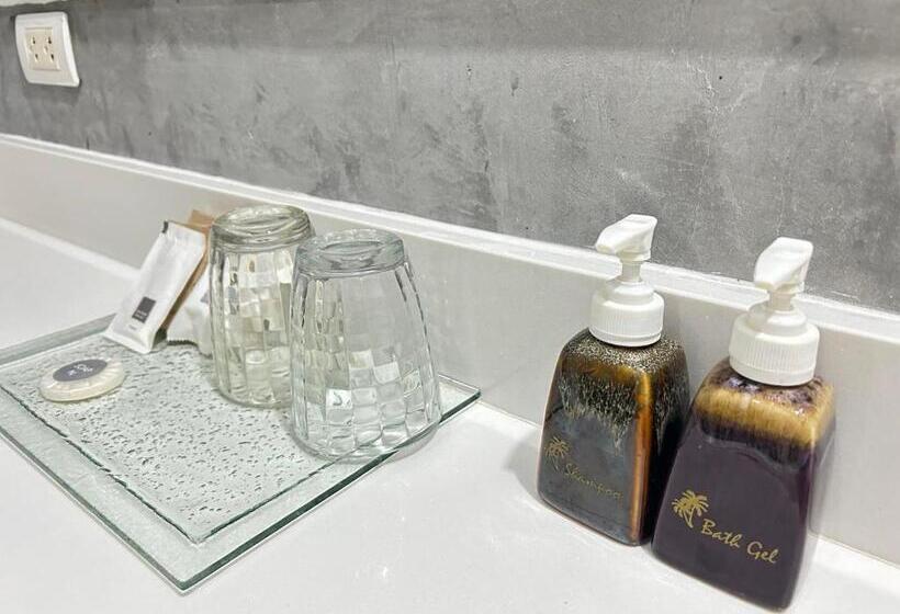 استودیوی استاندارد, Benyada Lodge Surin Beach