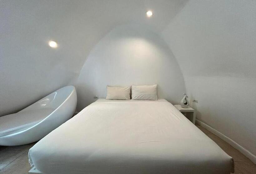 استودیوی استاندارد, Benyada Lodge Surin Beach