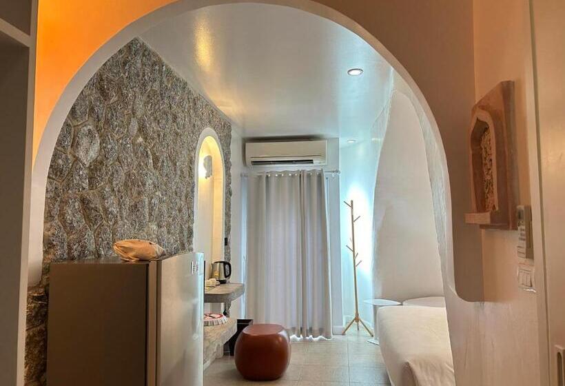 استودیوی استاندارد, Benyada Lodge Surin Beach