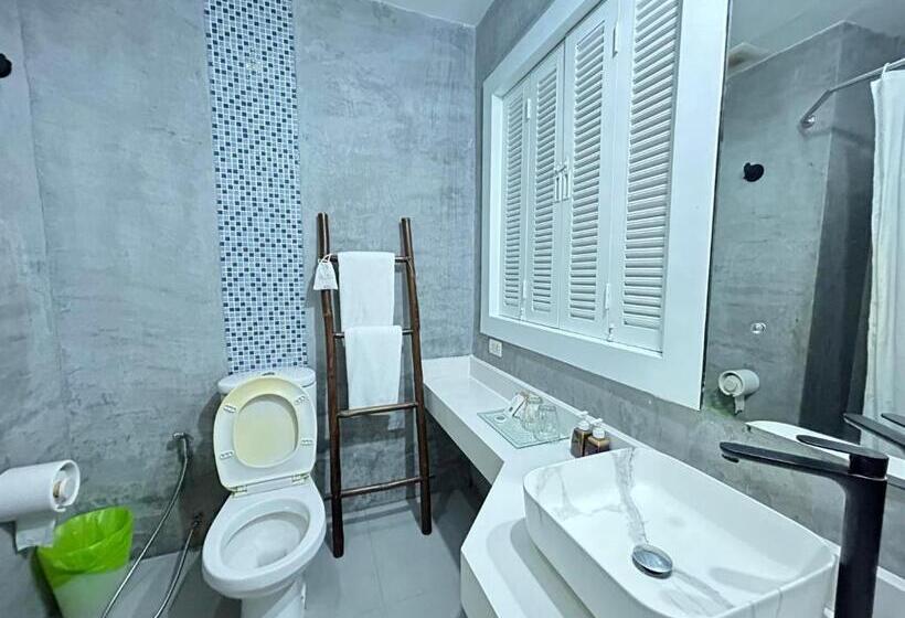 استودیوی استاندارد, Benyada Lodge Surin Beach